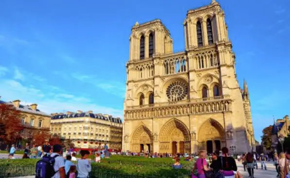Top 3 Paris Travel Attractions Tourists Love